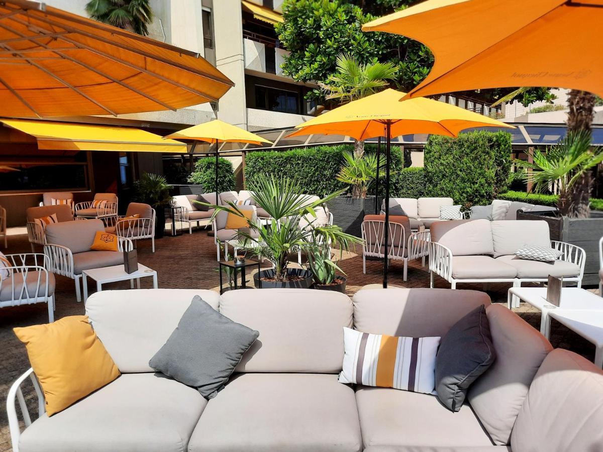 Royal Plaza Montreux Hotel Exterior foto The Terrace at the Beverly Hills Hotel