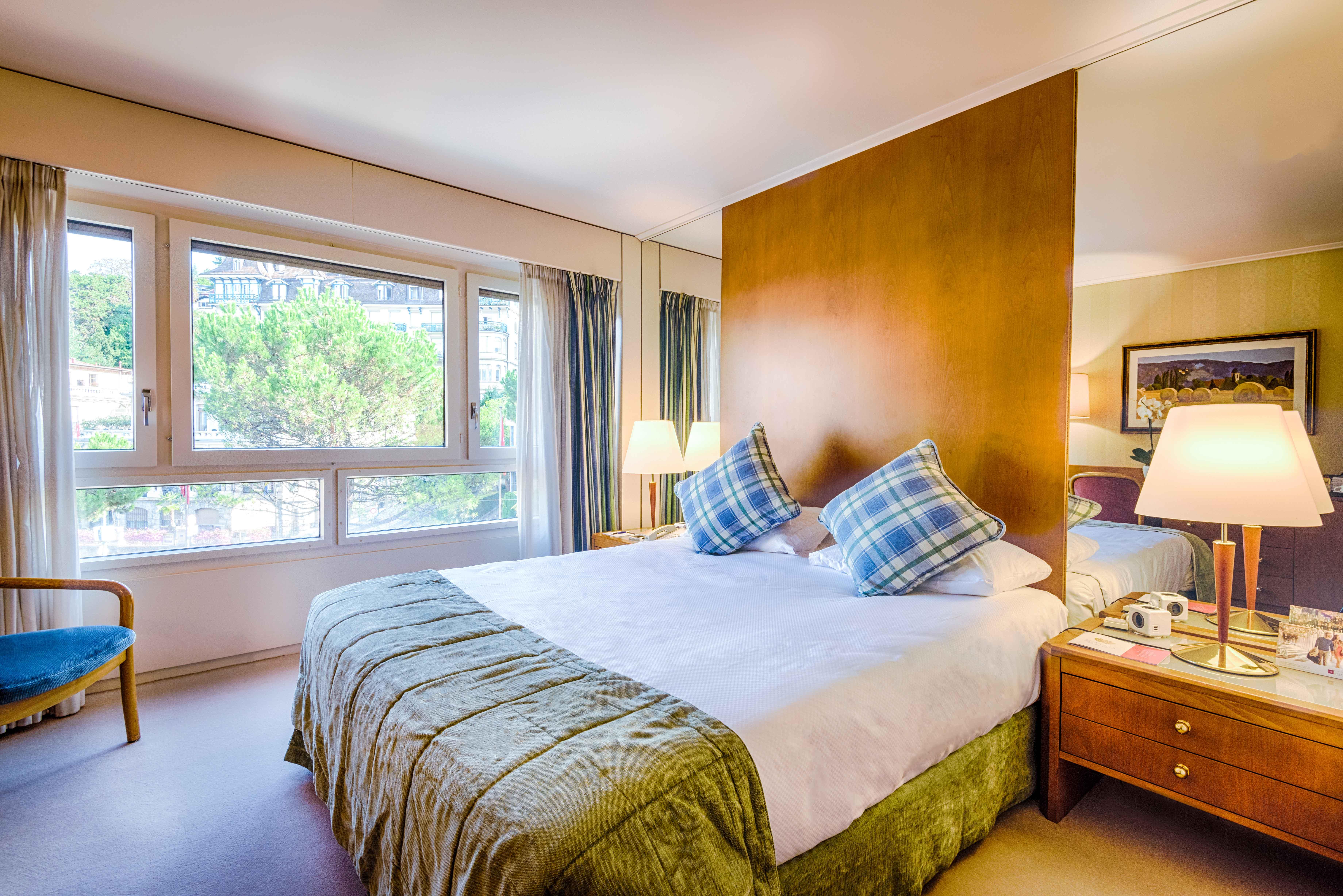 Royal Plaza Montreux Hotel Exterior foto A bedroom at the hotel