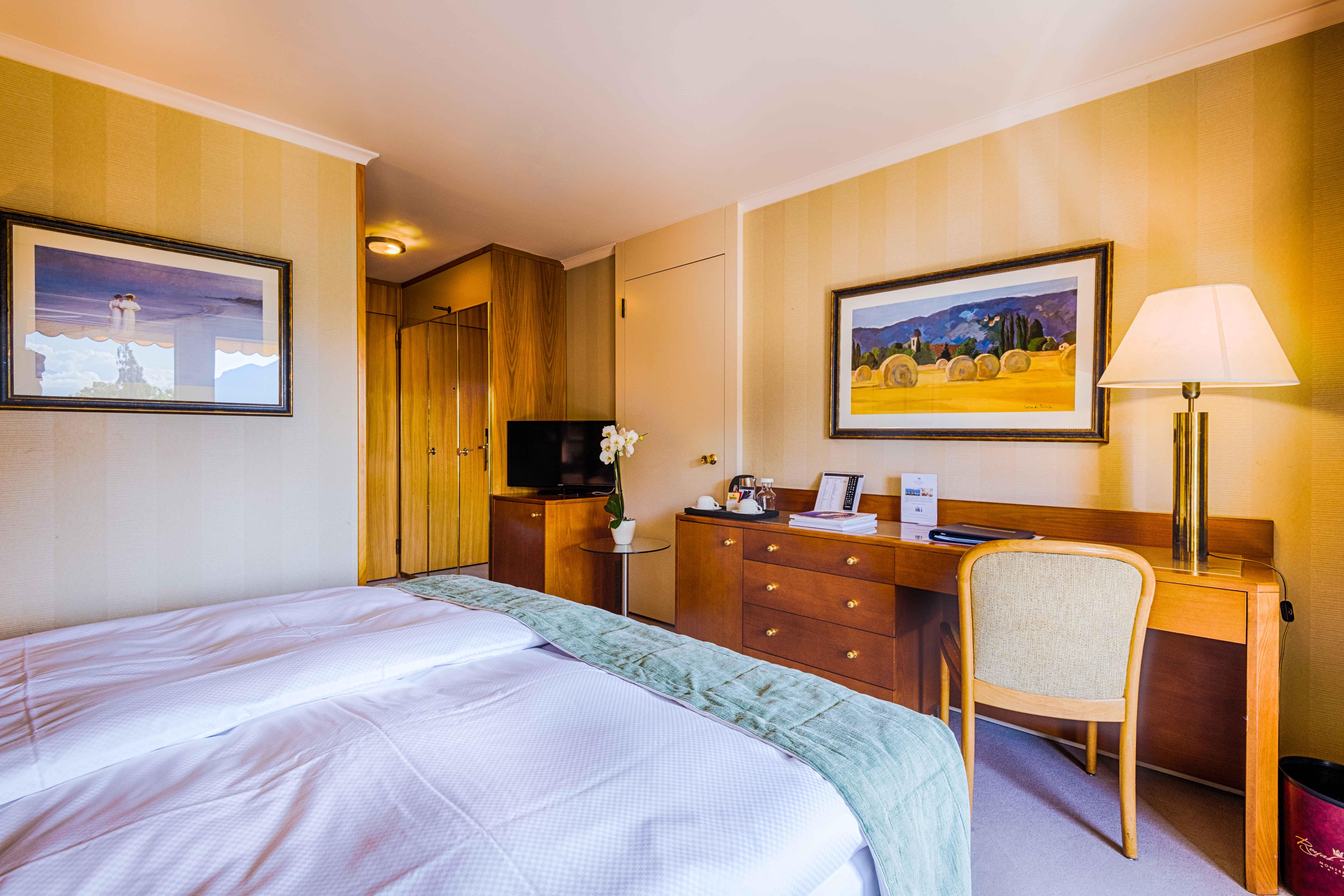 Royal Plaza Montreux Hotel Exterior foto A room at the hotel