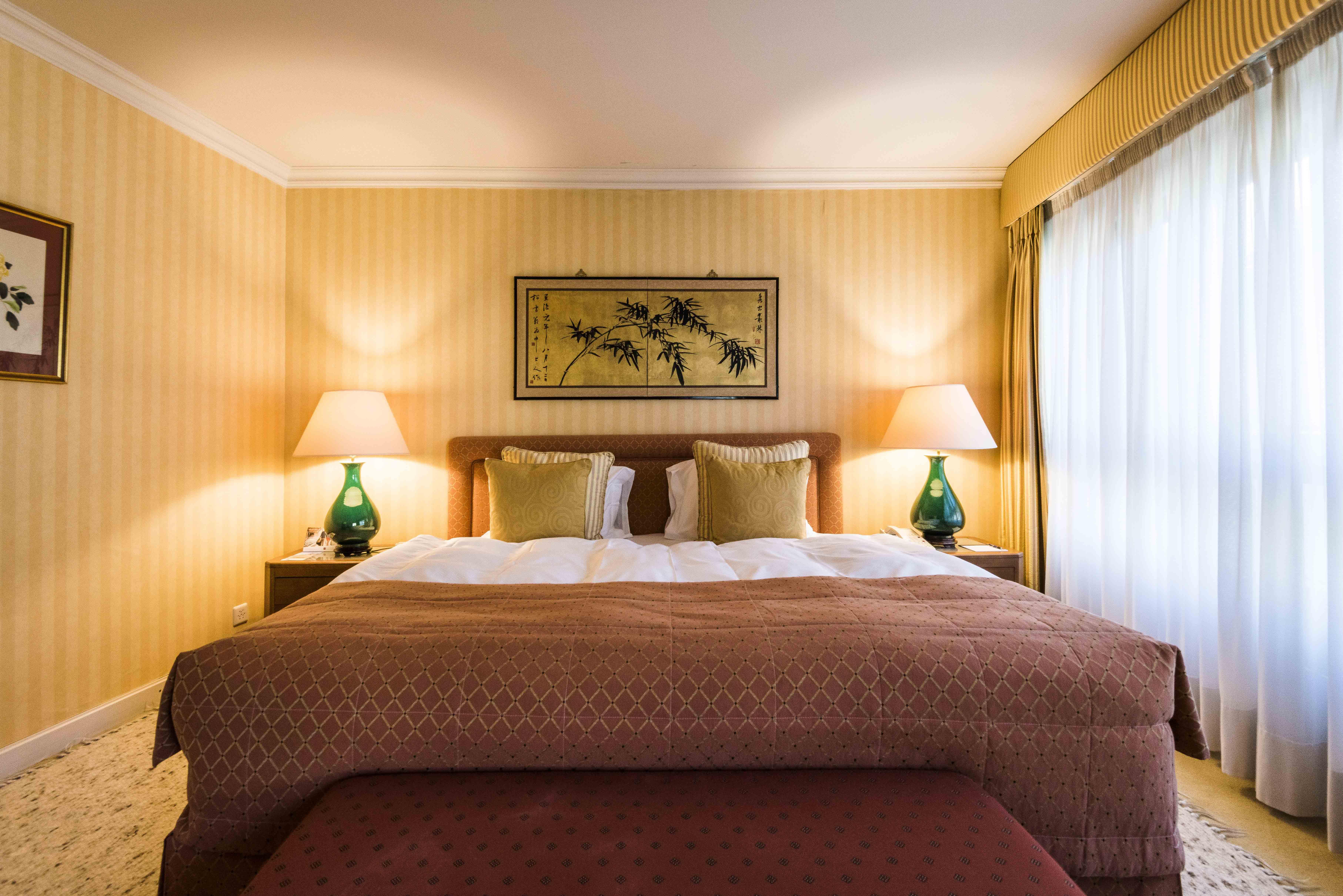Royal Plaza Montreux Hotel Exterior foto A bedroom at the hotel