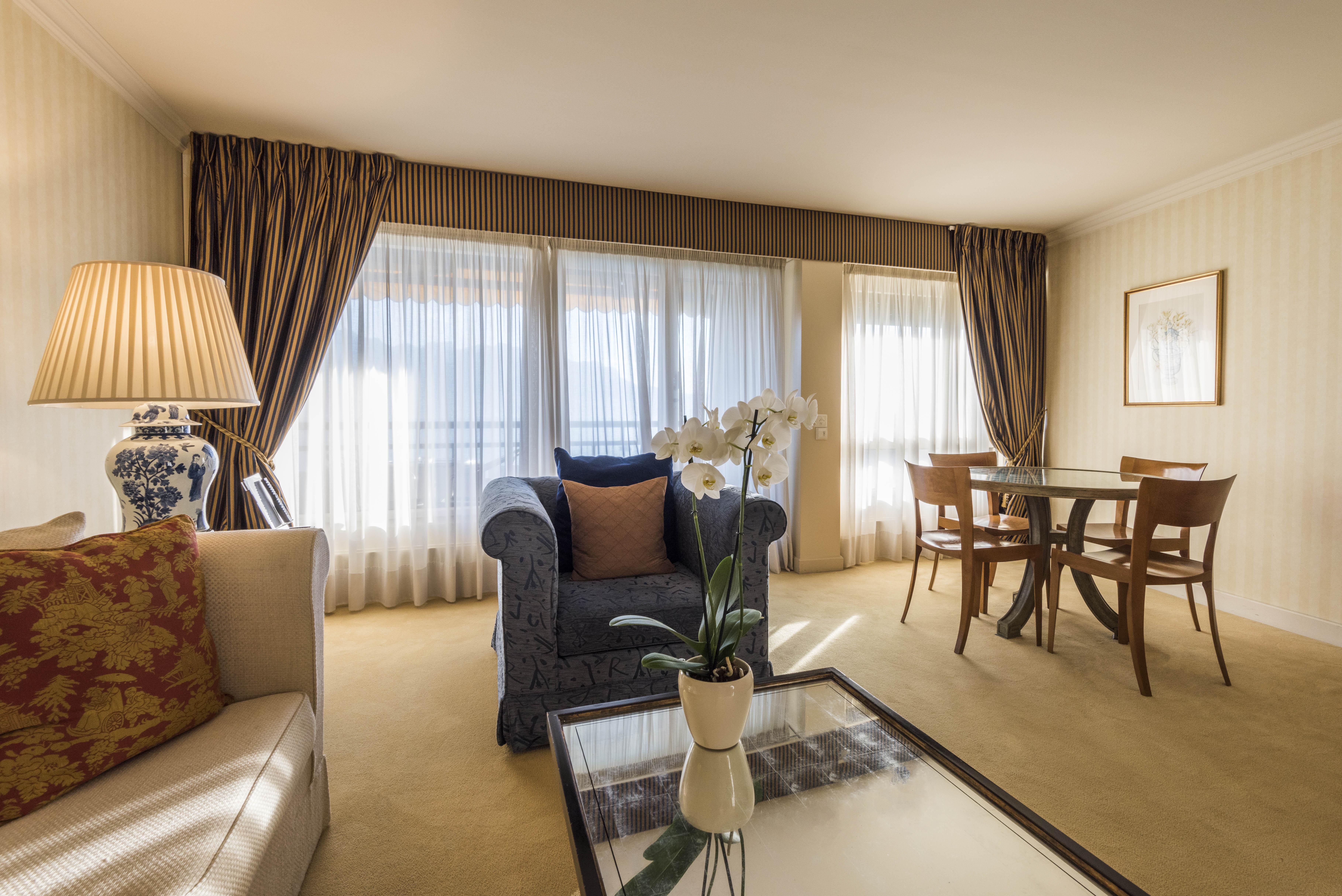 Royal Plaza Montreux Hotel Exterior foto A suite at the Mandarin Oriental, London