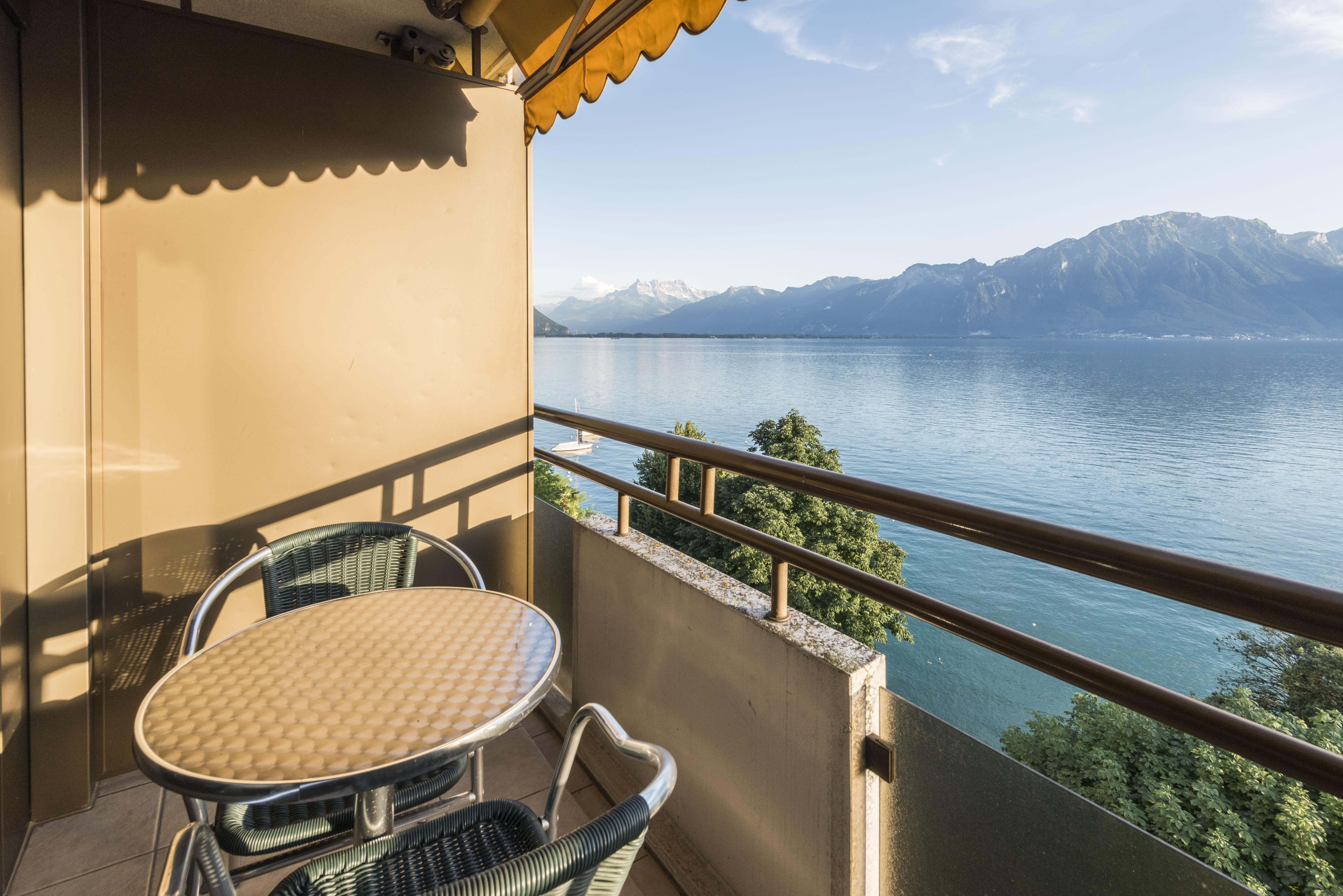 Royal Plaza Montreux Hotel Exterior foto A balcony in Switzerland