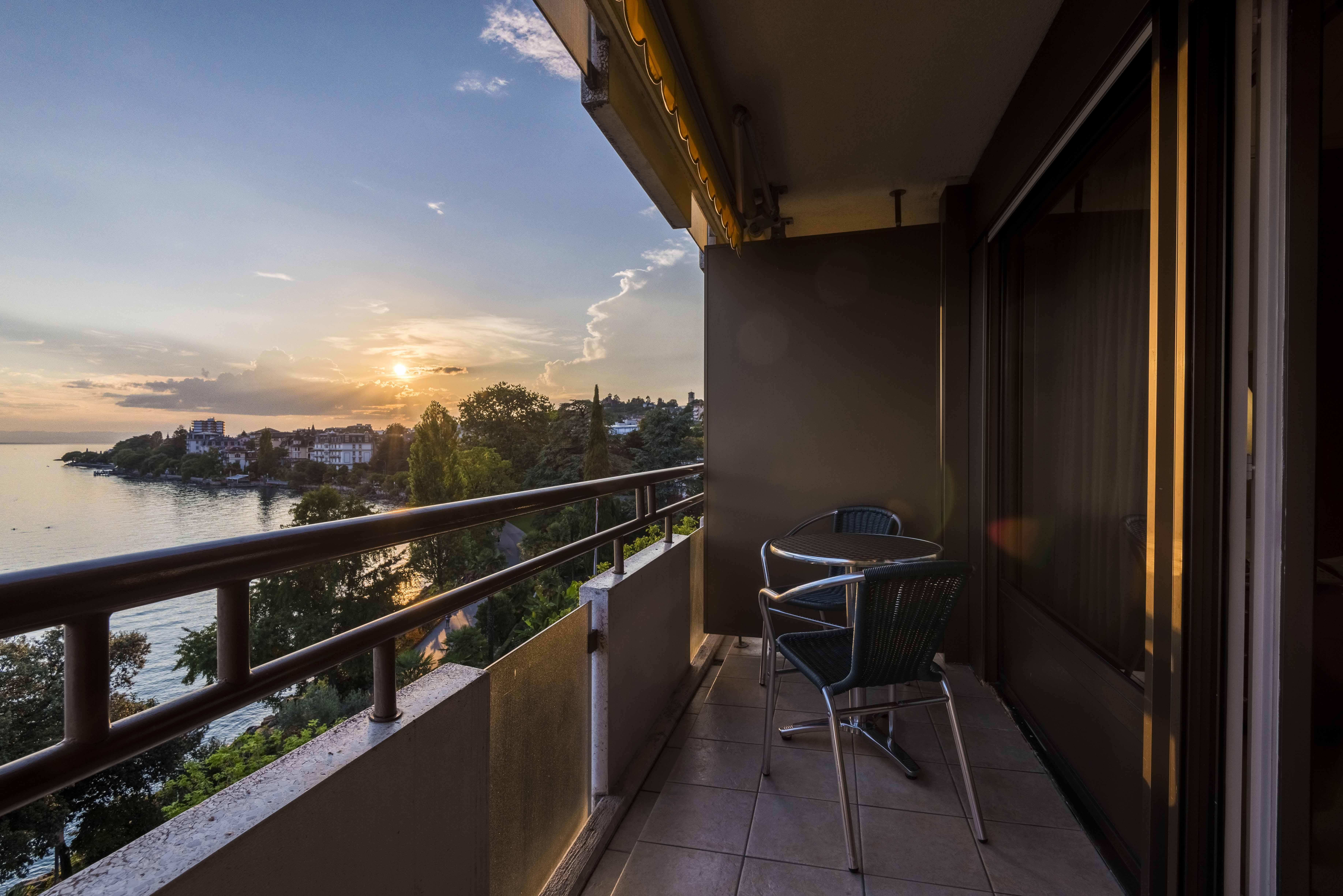 Royal Plaza Montreux Hotel Exterior foto A balcony in Vienna, Austria