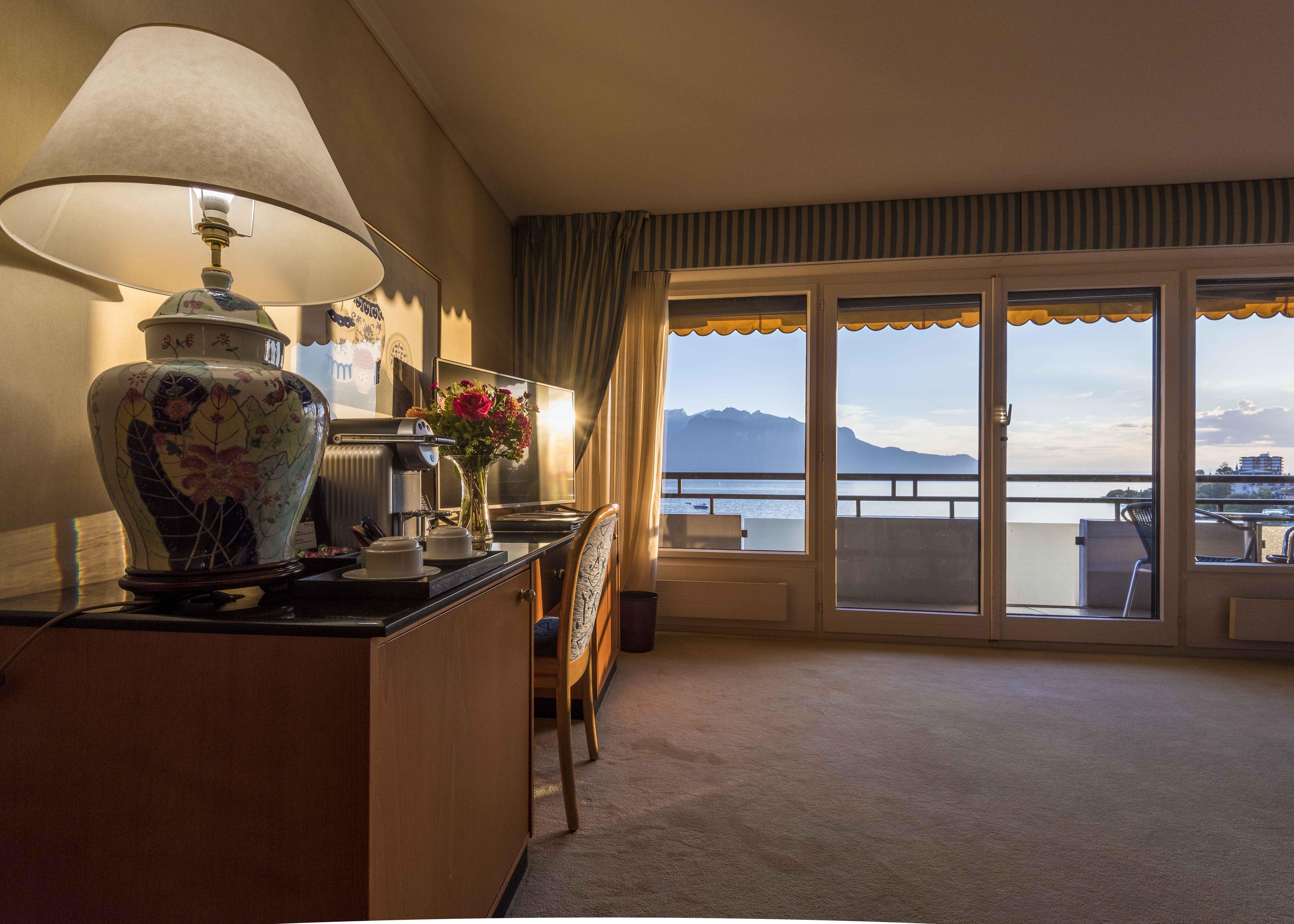 Royal Plaza Montreux Hotel Exterior foto A room at the Hotel Excelsior
