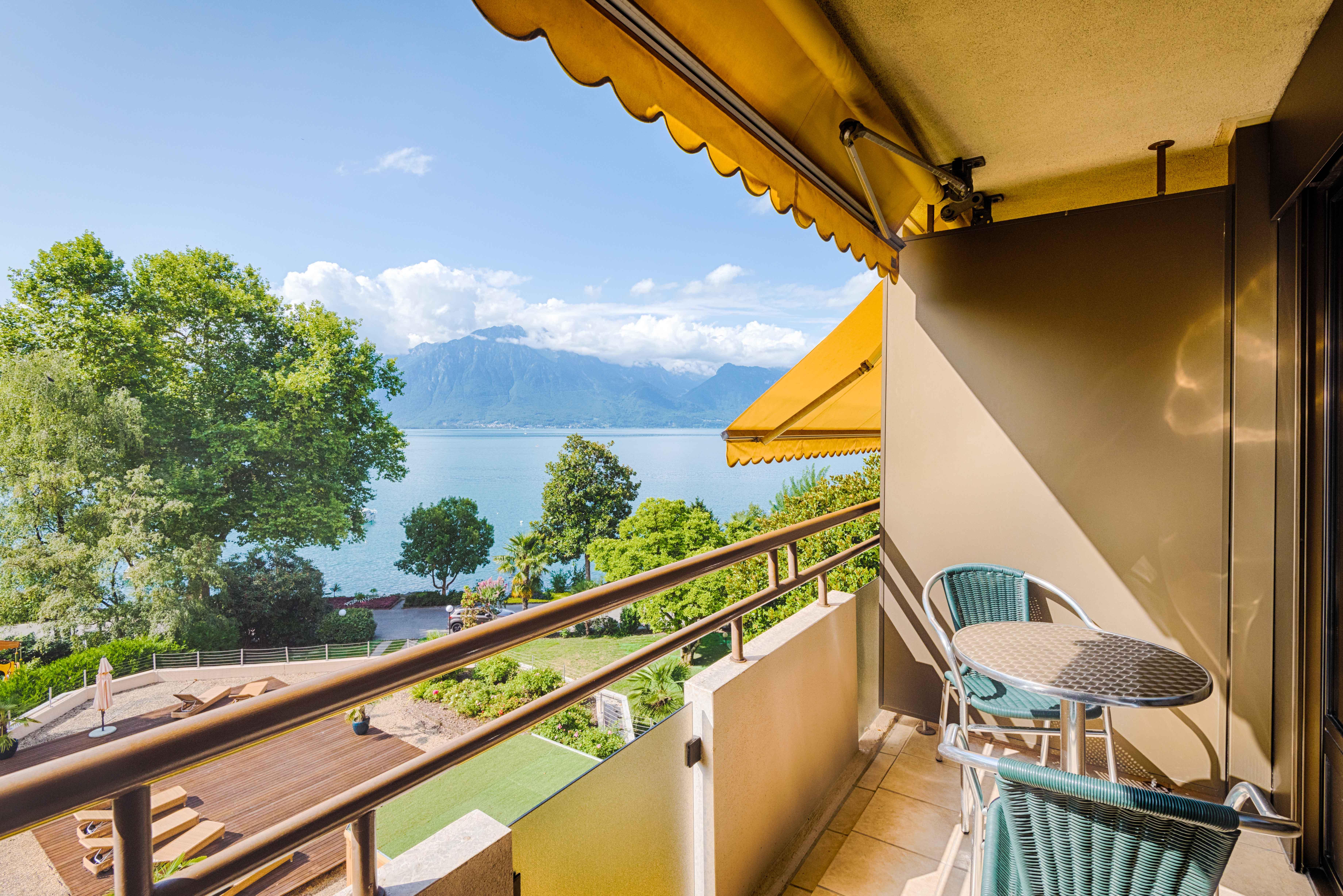 Royal Plaza Montreux Hotel Exterior foto View from the balcony of a hotel room