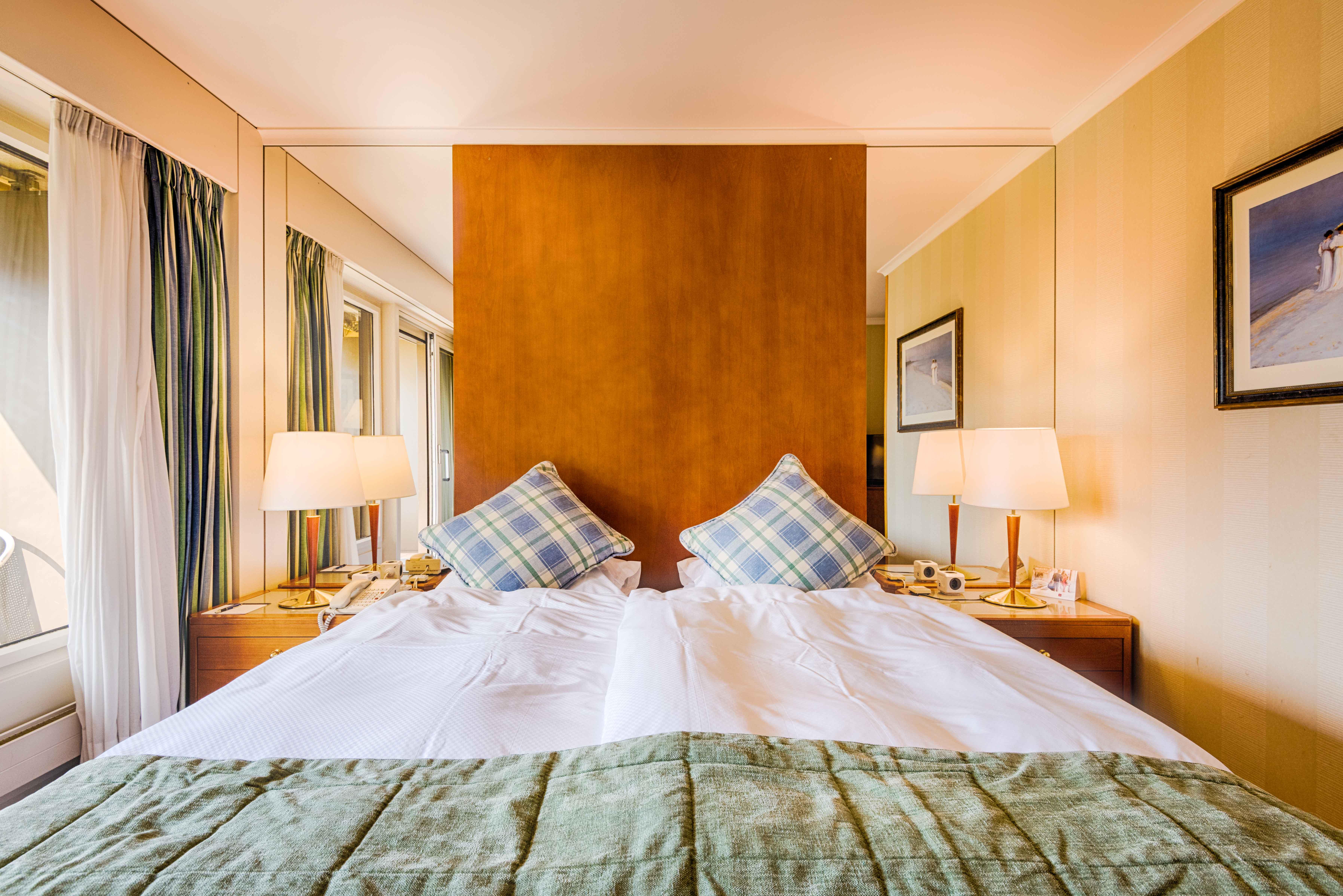Royal Plaza Montreux Hotel Exterior foto A bedroom at the hotel