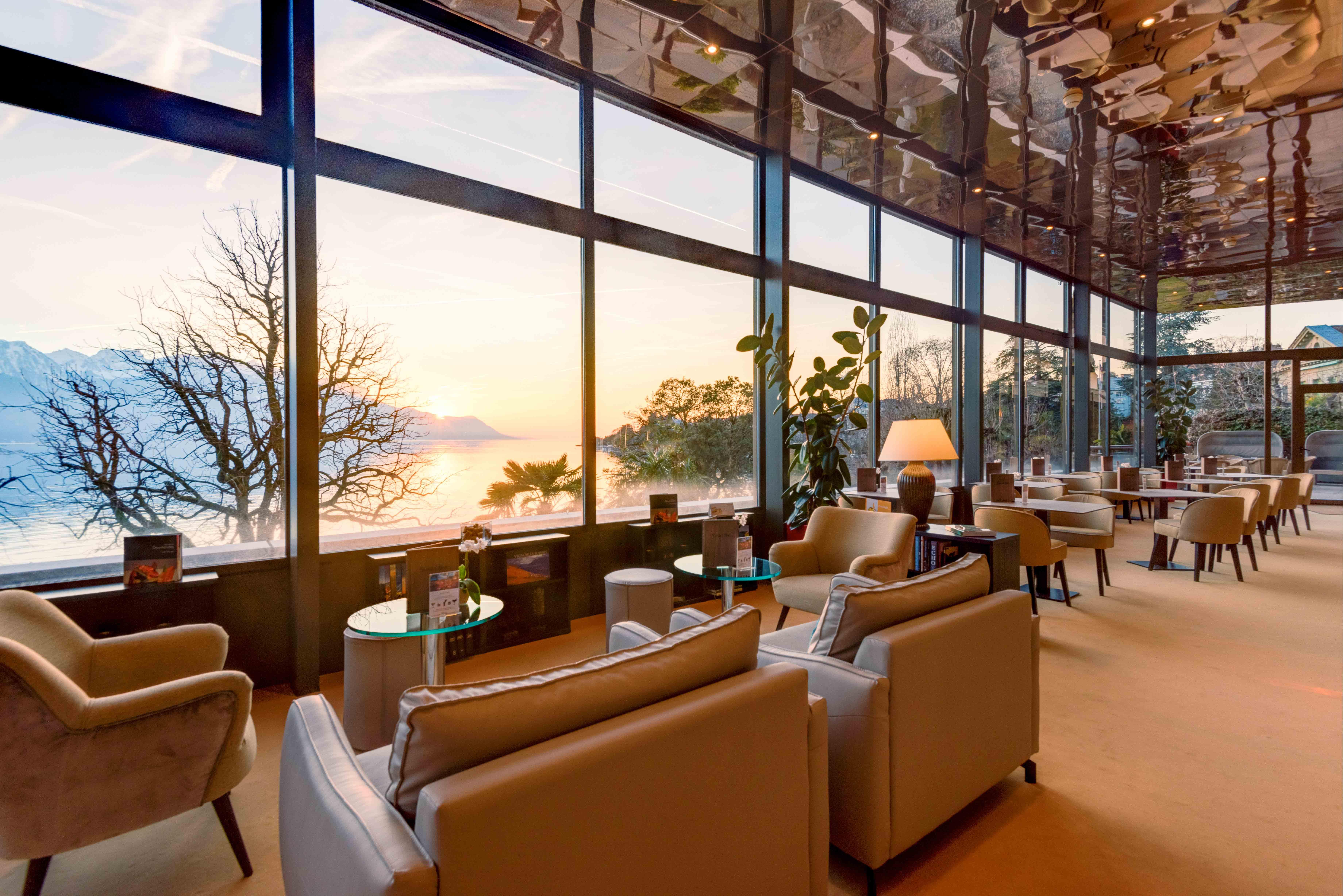 Royal Plaza Montreux Hotel Exterior foto The lounge at the airport