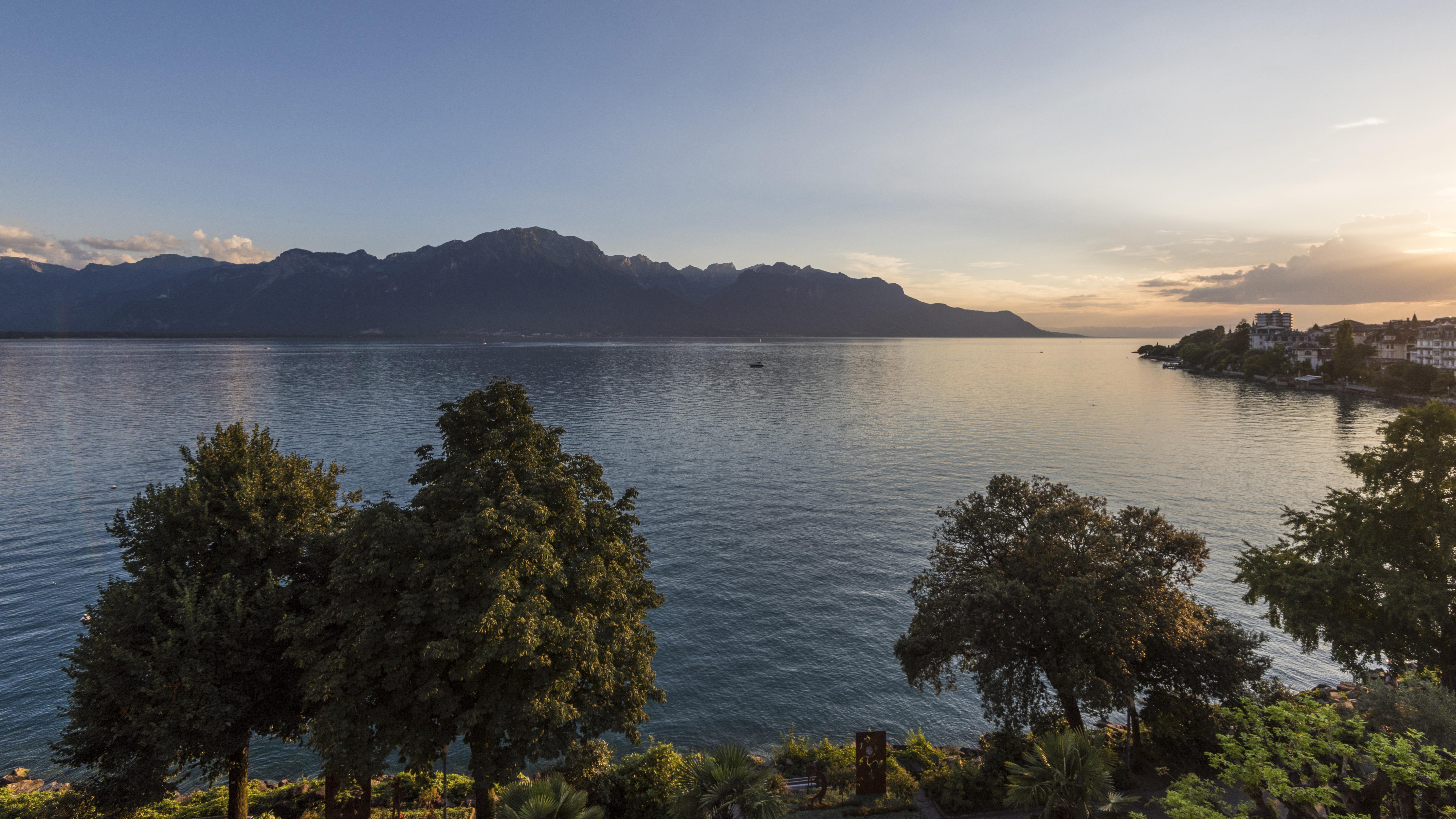 Royal Plaza Montreux Hotel Exterior foto View of Lake Geneva from Montreux