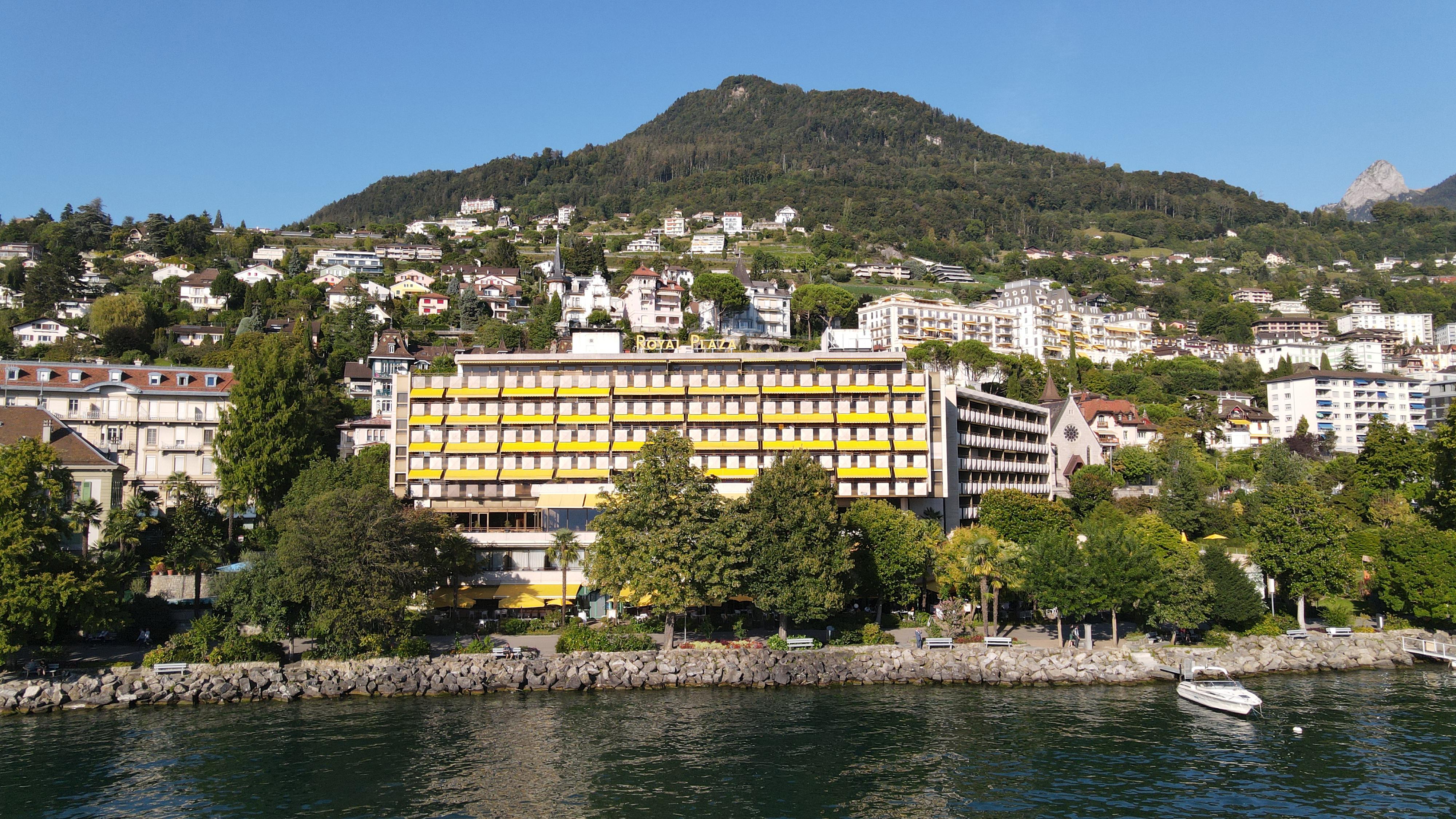 Royal Plaza Montreux Hotel Exterior foto The hotel in 2011