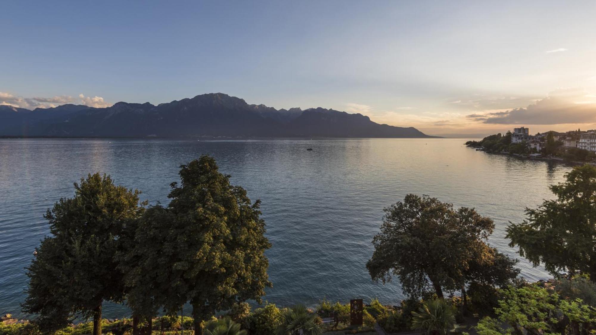 Royal Plaza Montreux Hotel Exterior foto