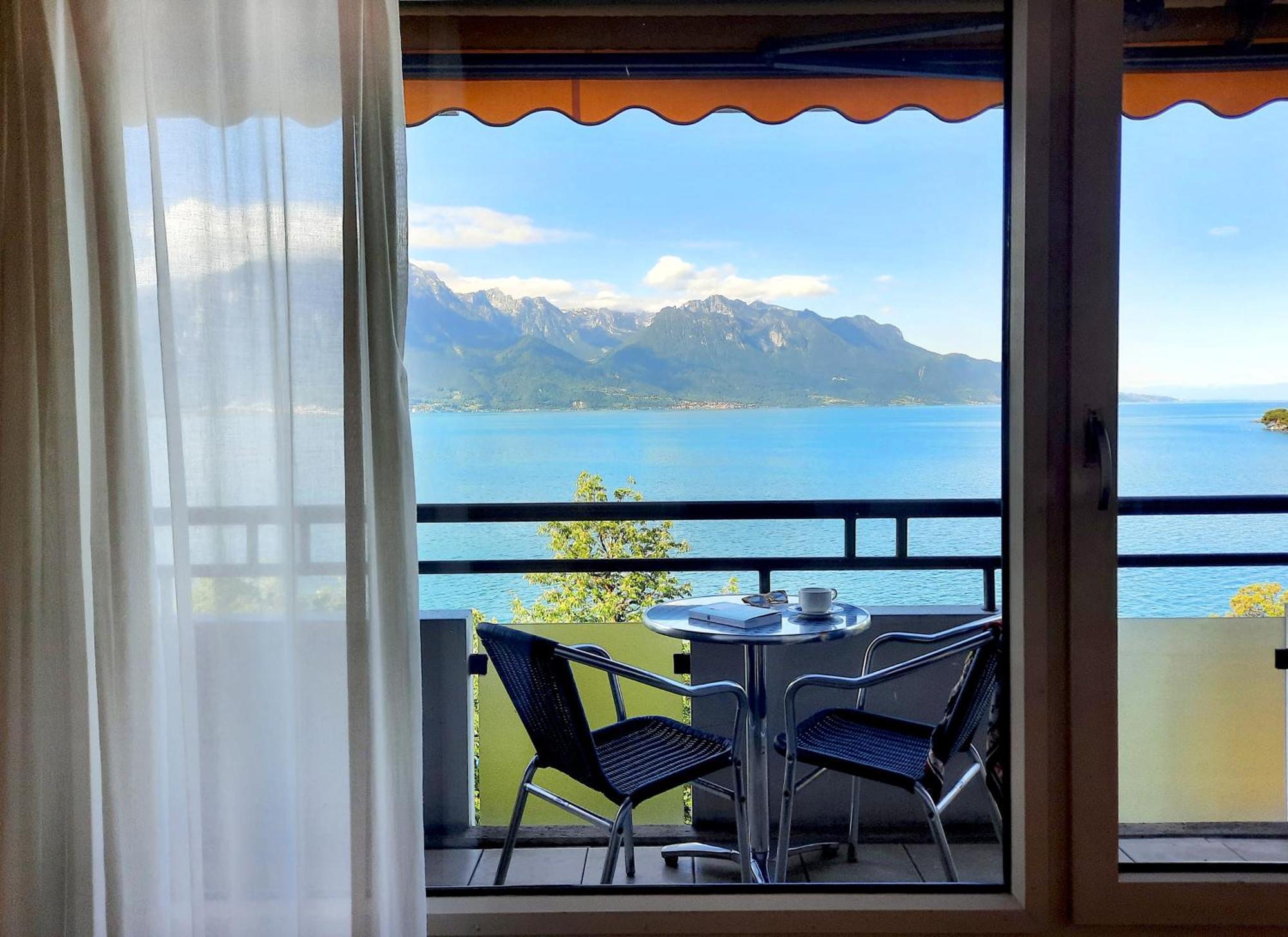 Royal Plaza Montreux Hotel Exterior foto View of the Alps from the hotel
